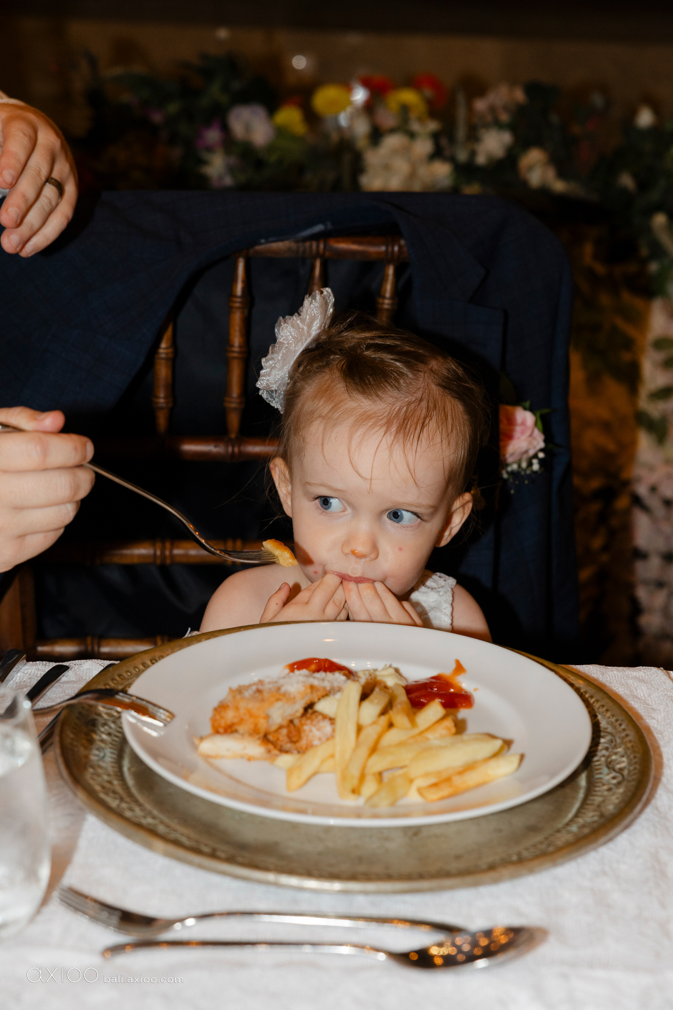 Axioo: Little Scene Stealers